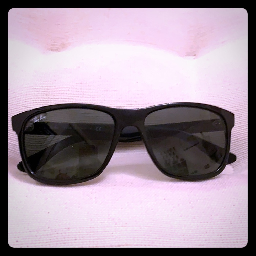Black Sunglasses by Ray-Ban